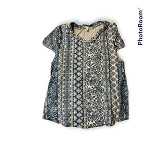 CUTE SHIRT BY Love Tree, Size Medium, colors blue and white